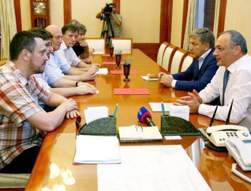 Maxim Shevchenko, a member of the Public Chamber of the Russian Federation, at the meeting with President of the Republic of Dagestan Magomedsalam Magomedov. Makhachkala, June 25, 2011. Photo by the "Caucasian Knot"