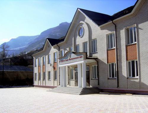 Dagestan, Charodin District, Tsurib village, secondary school. Photo by Alexander Deinega, www.odnoselchane.ru