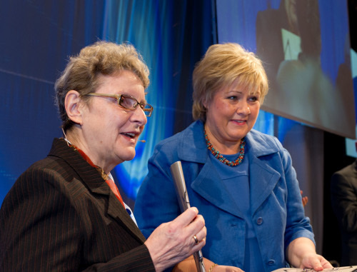 Svetlana Gannushkina (left) and Erna Solberg at the ceremony of the Sjur Lindebrækkes Award for democracy and human rights, Norway, Oslo. May 6, 2012. Photo by Tomas Moss, icu.no