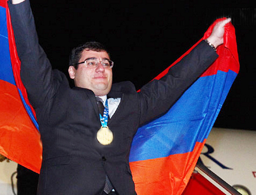 International Chess Grandmaster Sergey Movsisyan, a member of the men's national team of Armenia, during the solemn meeting at the Zvartnots Airport, Yerevan, September 10, 2012