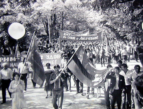 Rally in Stepanakert in May 1988. Photo from the State Archive of Nagorno-Karabakh