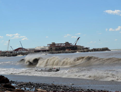 Seaside at the ‘Riviera’ beach. Sochi, autumn of 2013. Photo by Svetlana Kravchenko for the ‘Caucasian Knot’.