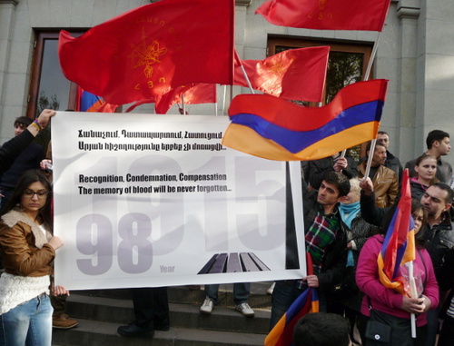 Participants of the torchlight procession in memory of the Armenian Genocide in the Ottoman Empire. Yerevan, April 23, 2013. Photo by Armine Martirosyan for the "Caucasian Knot"