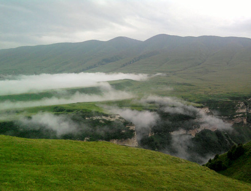 Mountains in the Naur District of Chechnya. Photo R S G, http://www.odnoklassniki.ru/group/50747788820557