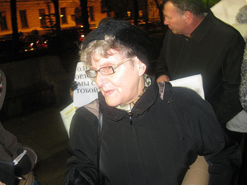 Svetlana Gannushkina on the strike picket in support of Oleg Orlov, the "Memorial" leader. Moscow, Chistoprudny boulevard, November 12, 2009. Photo by the "Caucasian Knot" 