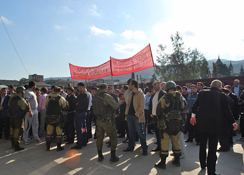 Political ralley of Derbent people during the city executive elections's day. October 11, 2009. Photo by the "Caucasian Knot"