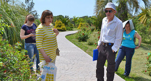Board of Trustees members carrieы out inspection at the Sochi arboretum "Southern Plants", Sochi, May 2015. Photo by Svetlana Kravchenko for the ‘Caucasian Knot’. 