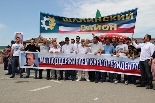 Administrative employees of the District of Shali came to the festive events in Grozny. Photo by Akhmed Aldebirov for the "Caucasian Knot"