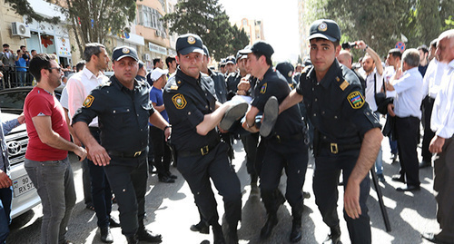 Two people were detained at the end of rally ‘Let’s save ourselves!’, May 30, 2015. Photo by Aziz Karimov for the ‘Caucasian Knot’. 