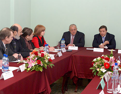 President's Plenipotentiary meets creative intellectuals of North Ossetia. From right to left: Alexander Khloponin and leader of North Ossetia Taimuraz Mamsurov. Photo by the "Caucasian Knot"