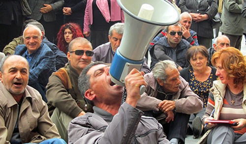 The participants of the "Nairit" workers sitting strike. Yerevan, May 14, 2015. Photo by Tigran Petrosyan for the "Caucasian Knot"