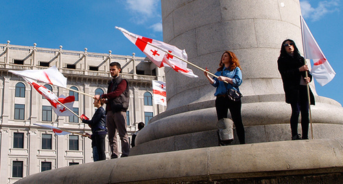 Georgian flags. Photo by Beslan Kmuzov for the ‘Caucasian Knot’. 