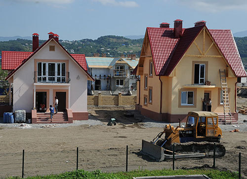 Construction of Nekrasovskoe village for resettlers from the Olympic area of Imereti Lowland. Krasnodar Territory, August 2009. Photo by www.sc-os.ru