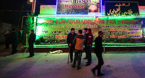 Imam Huseyn Square. The villagers are laying down stones and bars. Nardaran, November 26, 2015. Photo by Aziz Karimov for the "Caucasian Knot"