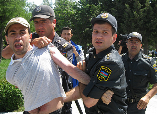 Baku, June, 12, 2010. Police disperses a rally held by the "Musavat" Party and Political Block "Union for Democracy". Photo by the "Caucasian Knot"