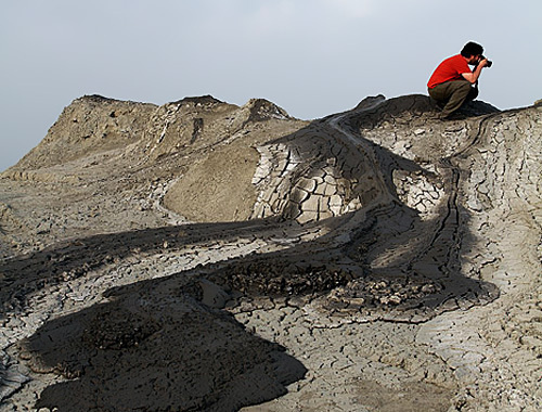 Azerbaijan, mud volcanoes in the vicinity of Kobustan. Artemiy Lebedev, organizer of the ethnographic expedition. July 22, 2010. Photo by Norvezhskiy Lesnoi (http://nl.livejournal.com)