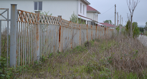 A street in the village of Vesyoloe Psou, also known as ‘Olympic village’. Photo by Svetlana Kravchenko for the ‘Caucasian Knot’. 