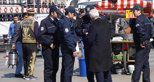 Check of IDs in Istanbul. Photo by the user Helen, https://www.flickr.com/photos/allesmir/7081416747/in/photolist-8VxRDe-bML3dZ-oNc9hr-bML7uc-CL5grU-kqHD3x/