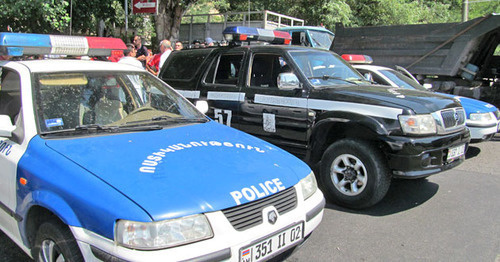 Police cars, Yerevan, July 17, 2016. Photo by Tigran Petrosyan for the ‘Caucasian Knot’. 