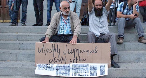 Vardges Gaspari (left), July 28, 2016. Photo by Tigran Petrosyan for the ‘Caucasian Knot’. 