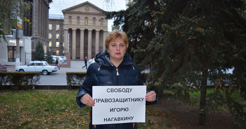 Natalya Shishlina standing in a solo picket. Volgograd, October 19, 2016. Photo by Tatyana Filimonova for the "Caucasian Knot"