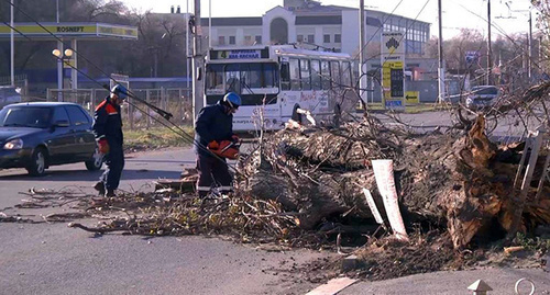 Strong wind with gusts reaching 34 meters per second damaged social facilities and private households in the city of Cherkessk. Photo: https://www.facebook.com/mchs09kchr/photos/pcb.1852330854999566/1852330061666312/?type=3&amp;theater