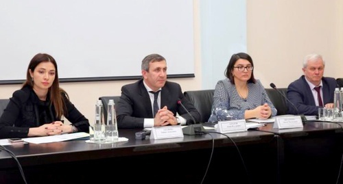 The participants of a "roundtable" on the problem of family ill-being. Makhachkala, December 16, 2016. Photo Mkala.ru