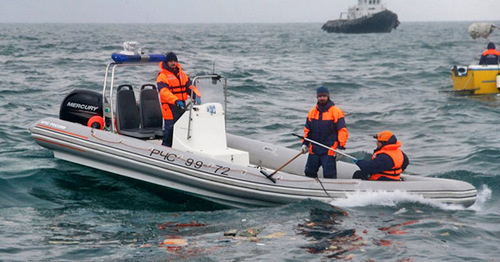 Emergency and rescue services at the site of the crash of the Tu-154. December 25, 2016. Photo: the Russian Ministry of Emergency Situations