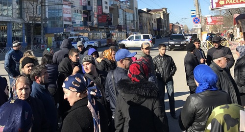 The participants of the rally in Makhachkala blocked Gamidov Avenue. April 3, 2017. Photo by Patimat Makhmudova for "Caucasian Knot"