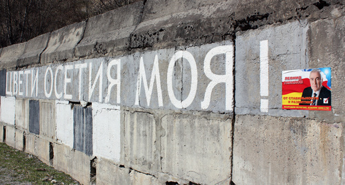 Inscription 'Flourish, my Ossetia!' made during referendum, April 9, 2017. Photo by Alan Tskhurbaev. 