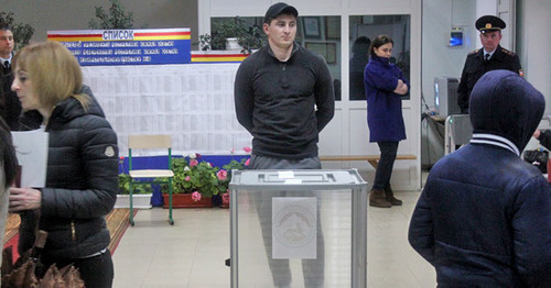 At the polling station in Yerevan, April 9, 2017. Photo by Alan Tskhurbaev for the 'Caucasian Knot'. 