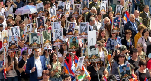 Participants of "Immortal Regiment" march in Nagorny Karabakh, Stepanakert, May 9, 2017. Photo by Alvard Grigoryan for the 'Caucasian Knot'. 