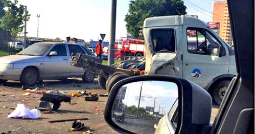 The road accident has occurred in Dzerzhinsky Street in Krasnodar. Photo: http://kubantv.ru/proisshestvija/stali-izvestny-podrobnosti-avarii-na-dzerzhinskogo-v-krasnodare/