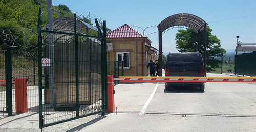 A simplified crossing of the Georgian-South-Ossetian border. Photo © Sputnik / Natalya Ayriyan