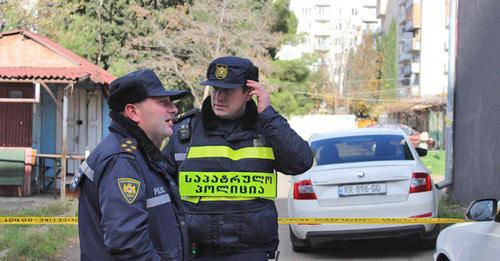 Policemen cordon off area of special operation in Tbilisi, November 22, 2017. Photo by Inna Kukudzhanova for the Caucasian Knot. 