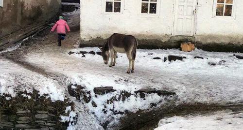 Schoolyard in the village of Khebatli. Photo by Patimat Makhmudova for the Caucasian Knot. 