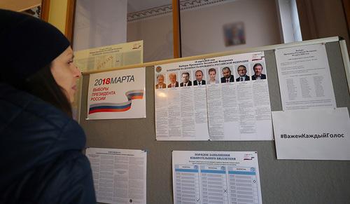 At polling station. Photo: REUTERS/Hannah McKay