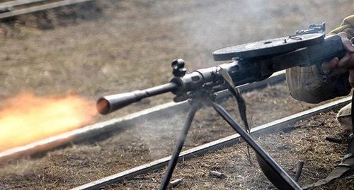 Automatic weapons. Photo © Sputnik / Konstantin Chalabov
https://sputnik.az/karabakh/20170404/409638506/azerbaycanli-herbci-ermeni-zabitlerini-mehv-edib.html