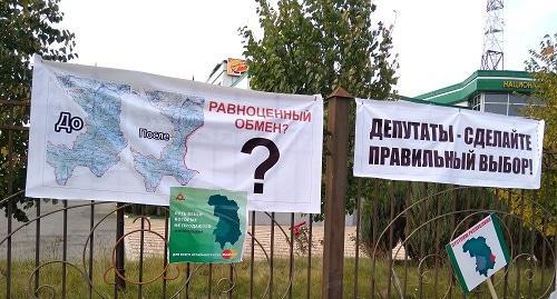 Posters of the participants of a rally. Photo by Umar Yovloy for the "Caucasian Knot"