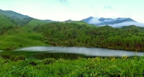 Lake in the Galanchozh District of Chechnya. Screenshot from video posted by Dima Yefremov: https://www.youtube.com/watch?time_continue=1539&v=v_fnDpZGiIo 