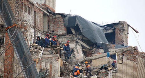 Rescuers at the place of explosion in a multi-storey building in the city of Shakhty, January 14, 2019. Photo by Vyacheslav Prudnikov for the Caucasian Knot