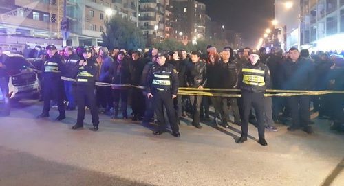 Police cordoning off explosion site, Tbilisi, January 16, 2019. Photo: © Sputnik / Shota NozadzeЧитать далее: https://sputnik-georgia.ru/incidents/20190116/243928638/Bolshinstvo-postradavshikh-pri-vzryve-v-Tbilisi---deti.html