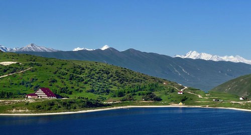 A panoramic view of the Lake Kezenoi-Am. Photo Wild.nohcho https://ru.wikipedia.org/wiki/Кезенойам#/media/File:Kezenoi_Lake_0.jpg