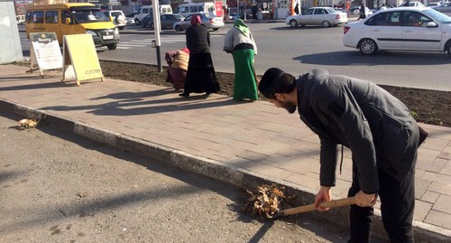 Community works in Grozny. Photo: http://www.grozny-inform.ru/LoadedImages/2018/11/09/IMG_1553_w1200_h800.jpg