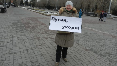 Olga Karpukhnova holds solo picket, Volgograd, March 2, 2019. Photo by Tatiana Filimonova for the Caucasian Knot