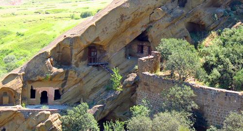 "David Garedja" Monastery Complex. Photo: Wojciech Bijok https://ru.wikipedia.org/wiki/Давид-Гареджа#/media/File:David_Gareja_monastery_complex6.jpg