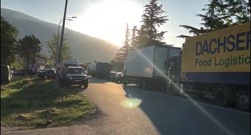 Highway in the village of Bzyb unblocked by protesters. Photo by Dmitry Stateinov for the Caucasian Knot