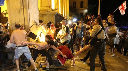 Dispersal of rally at the Parliament building in Tbilisi, June 21, 2019. Photo: REUTERS/Irakli Gedenidze