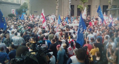 The police cordons between two protest actions in Tbilisi. July 8, 2019. Photo by Beslan Kmuzov for the "Caucasian Knot"