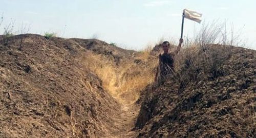 Serviceman with a white flag at the combat line. Photo: press service of the Ministry of Defence of Azerbaijan